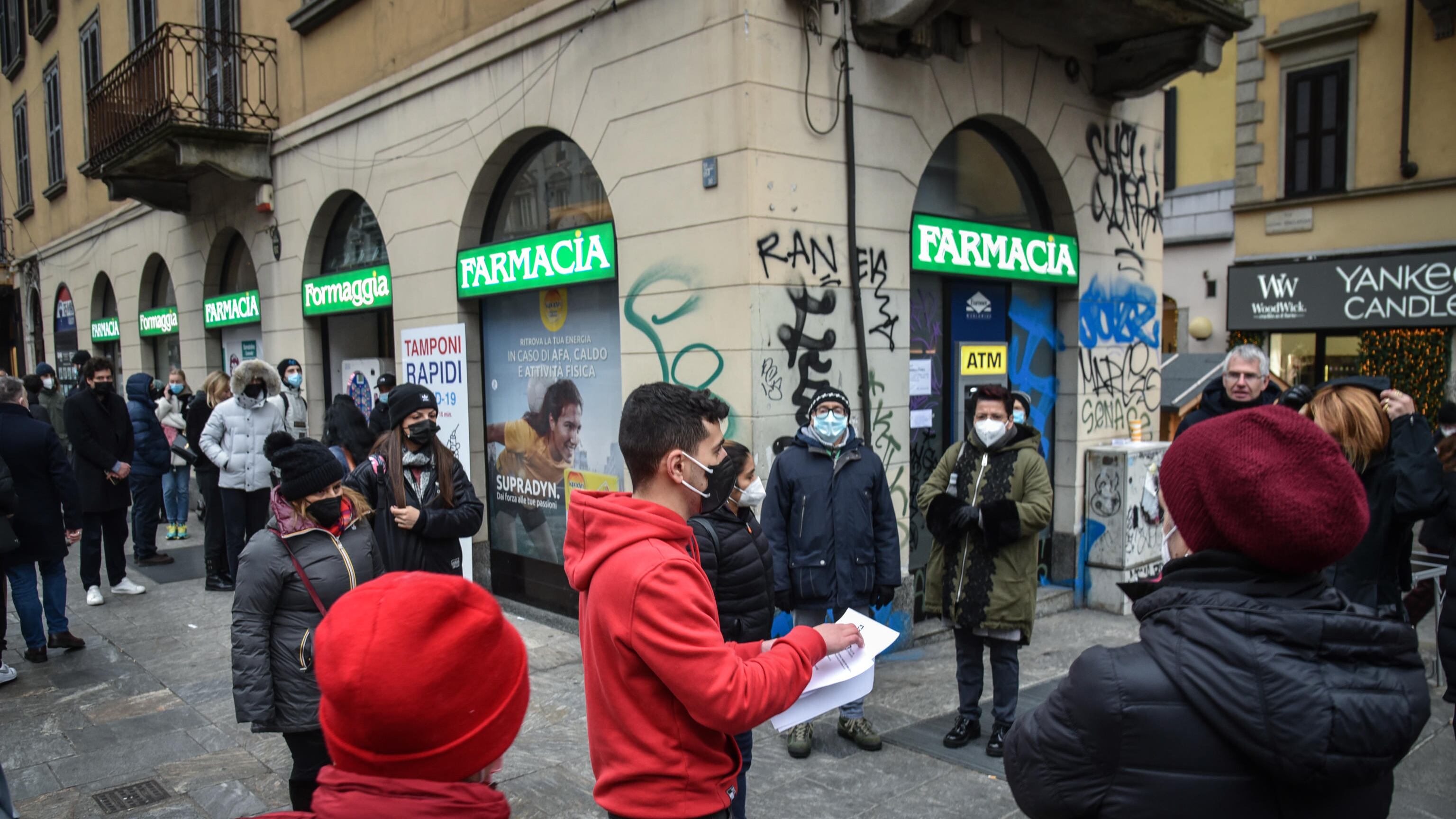 Sindaco vuole fare i tamponi solo ai residenti: Ats lo ferma