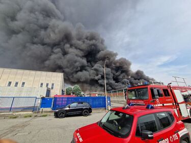 Maxi incendio in una azienda chimica a San Giuliano Milanese 9