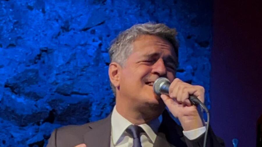 "Certi party". Simone Baldelli canta la "sua" mondanità