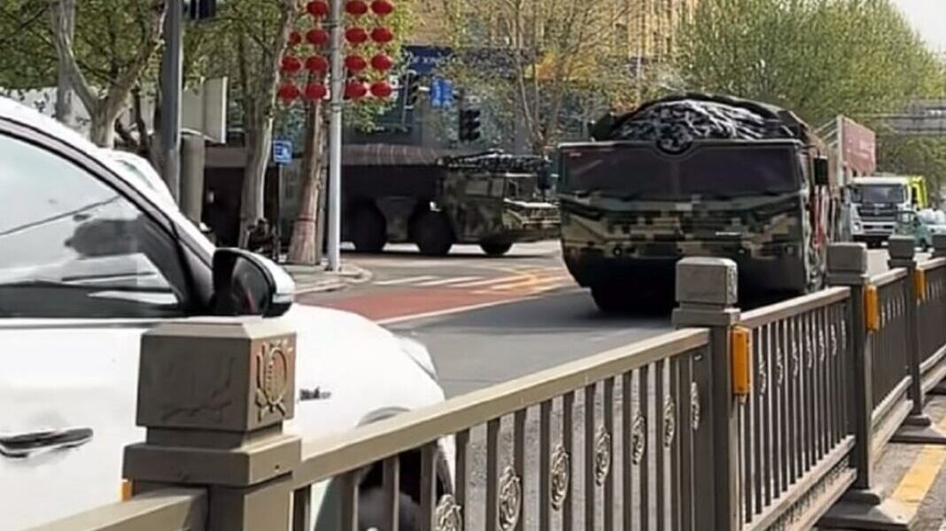 “Avvistati in un'area urbana”: la Cina muove i nuovi lanciatori ipersonici DF-27