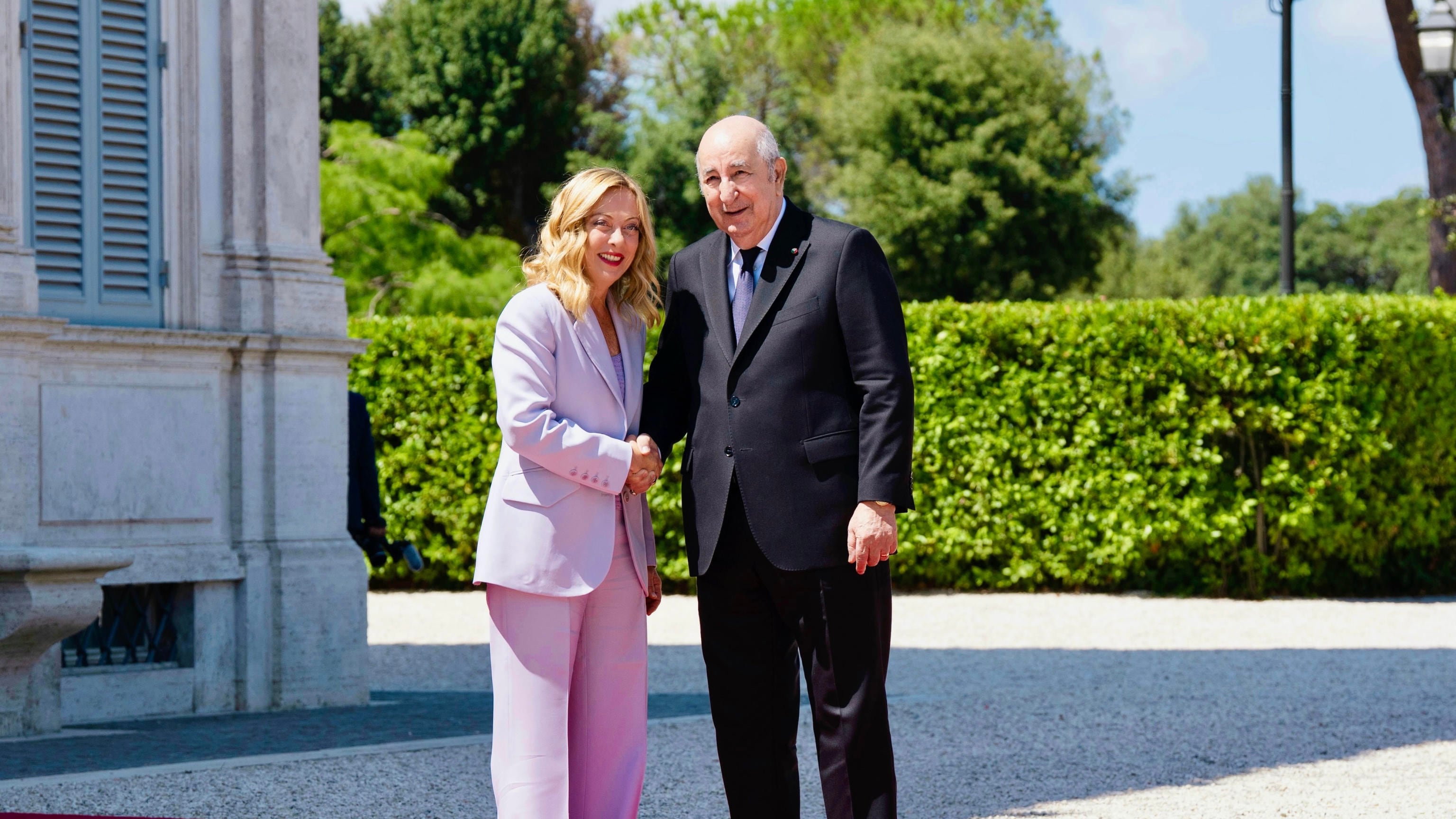 Meloni rilancia il rapporto con l'Algeria. "Così l'Italia sarà hub energetico dell'Ue"