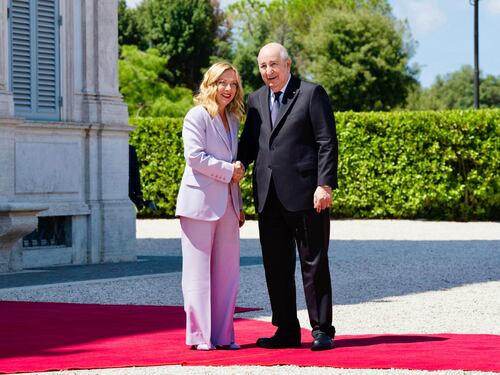 Meloni rilancia il rapporto con l'Algeria. "Così l'Italia sarà hub energetico dell'Ue"