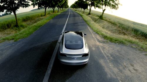 Tesla Model 3, svelata la "elettrica" popolare 5
