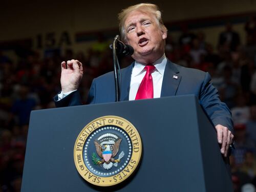 Trump pronto a imporre dazi del 20% sulle auto straniere