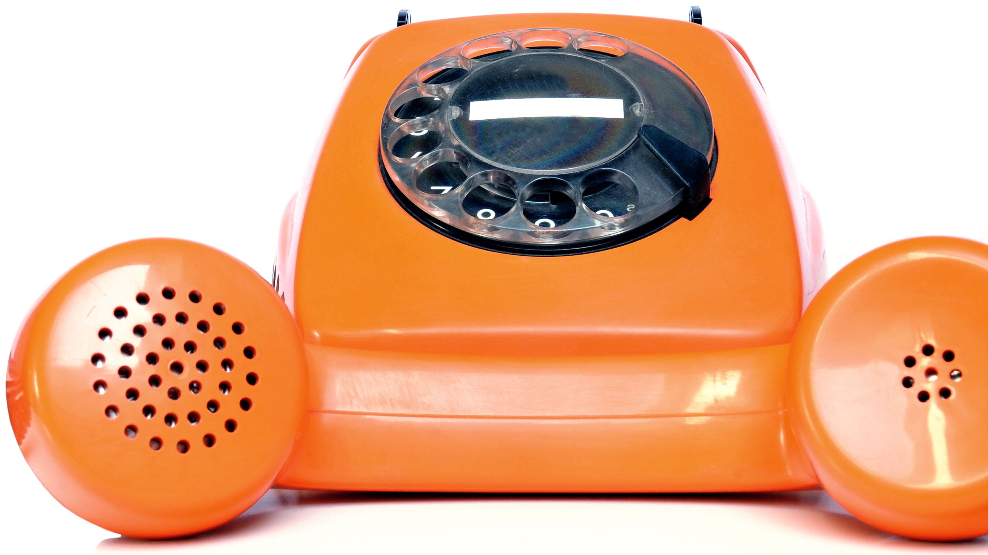 Un telefono arancione ridà vita alle aziende