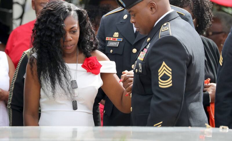 I funerali del sergente David Johnson 2