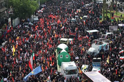 Teheran scende in piazza per i funerali dei "martiri" della guerra dei 12 giorni 9