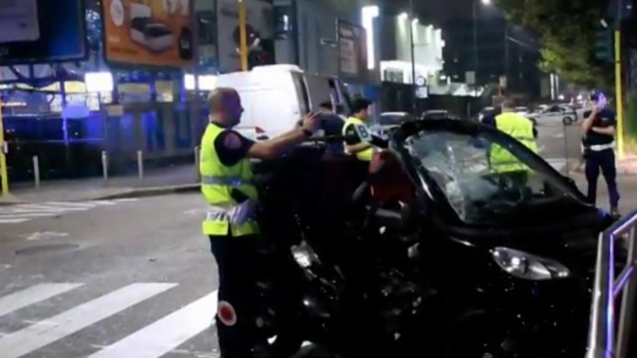 Milano, incidente tra Smart e moto: morti 2 ragazzi, grave un 58enne