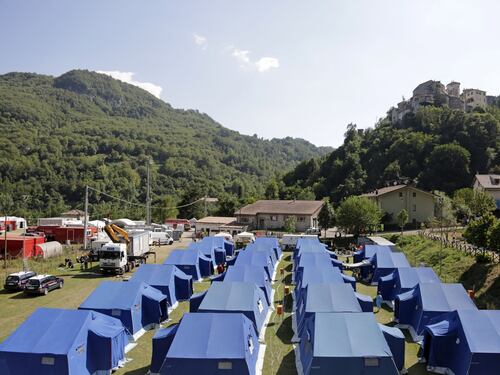 Terremoto, i morti salgono a 281. E le scosse non danno tregua