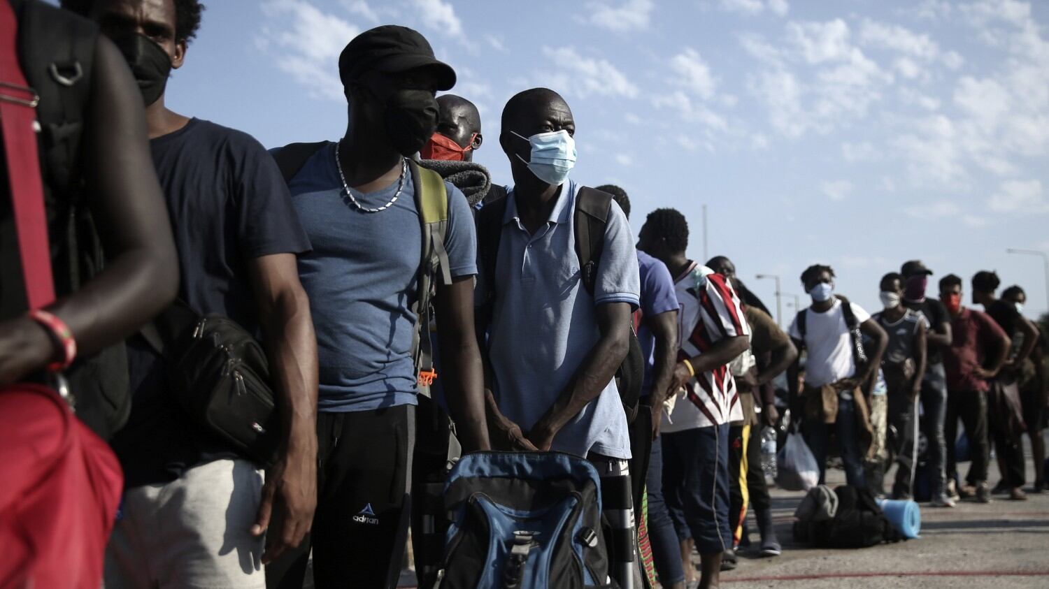 Migranti, sospetti sulle missioni delle Ong: "Concordate coi trafficanti"