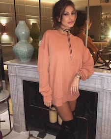 Cristina Buccino, foto hot sulle scale 29