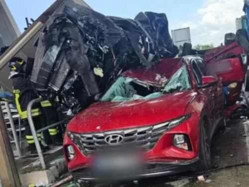 Maxi incidente al casello: 3 morti