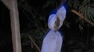 Indonesia, scendono in campo i "fantasmi" per costringere la gente a restare a casa