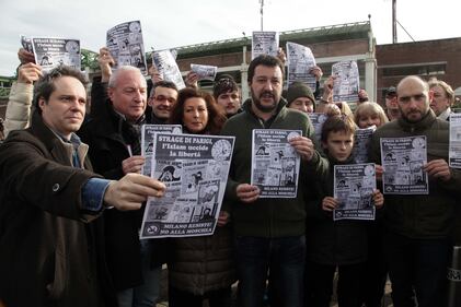 La Lega volantina a Milano le vignette di Charlie Hebdo 2