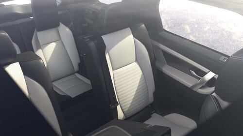 Land Rover Discovery Sport 2023, guarda tutte le foto 18