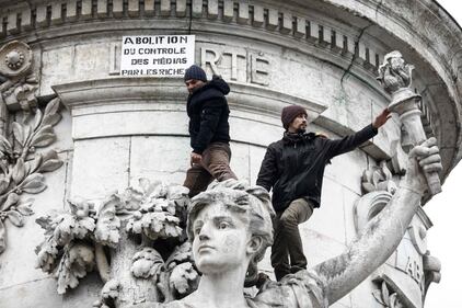 I Gilet gialli invadono Parigi nella quinta giornata di proteste 3