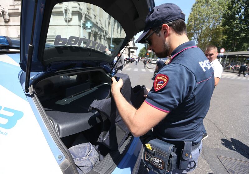 Milano, agente Polfer aggredito da migrante 3