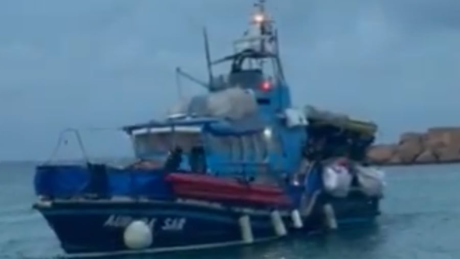 Migranti, la nave tedesca Aurora bloccata a Lampedusa dalle autorità