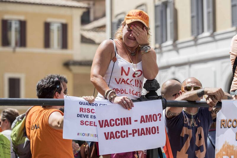 Decreto Vaccini, la protesta dei no-vax davanti a Montecitorio 7