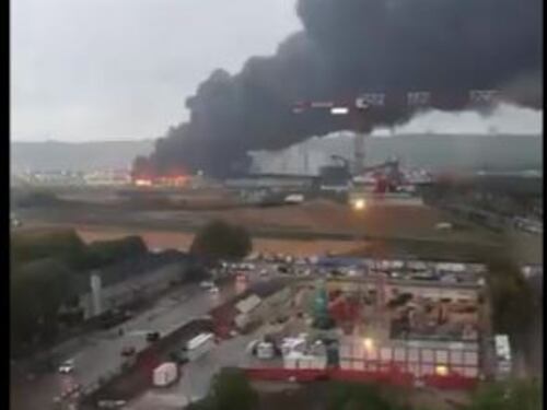 Rouen, enorme incendio in impianto chimico classificato “Seveso”