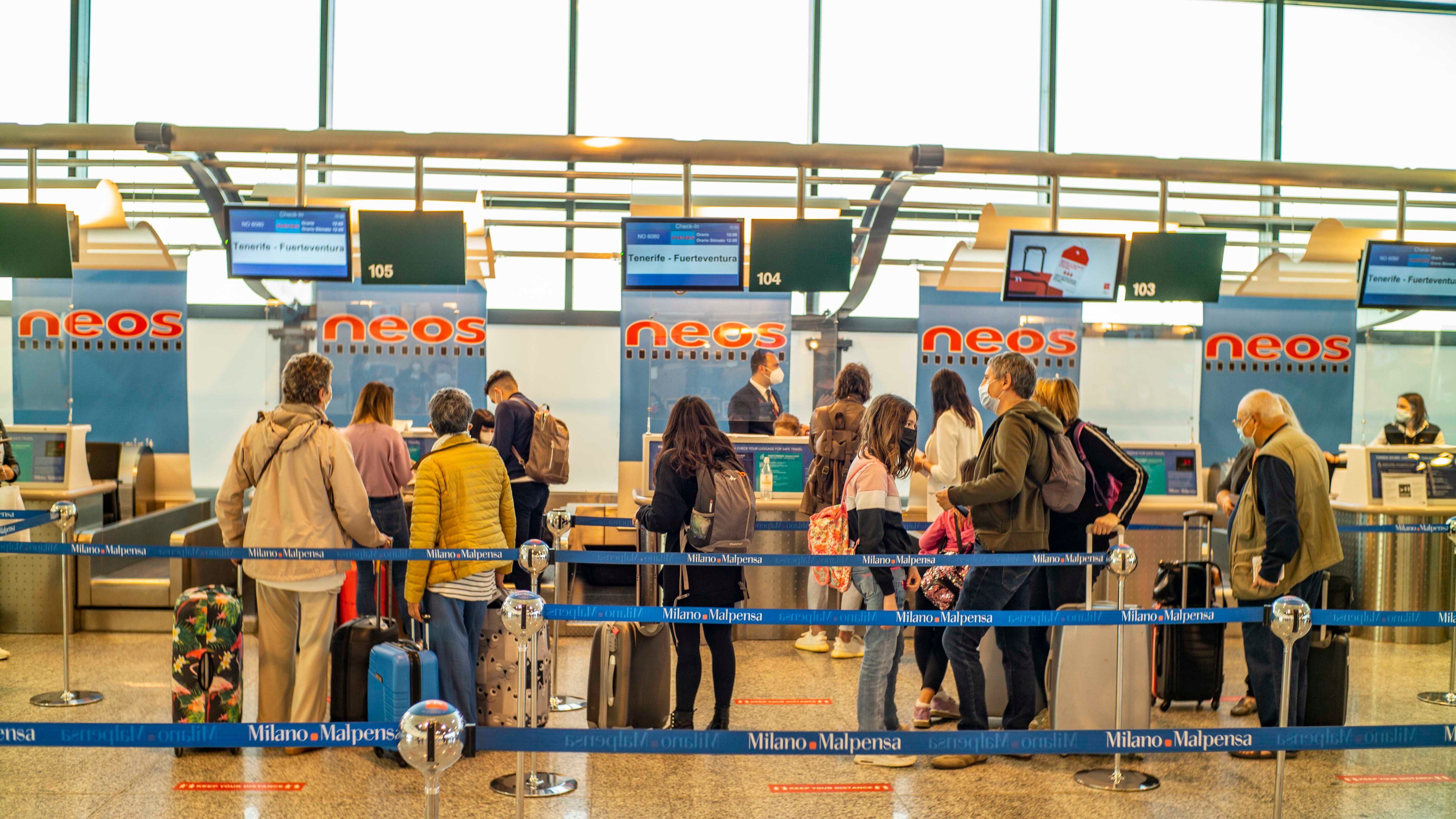 Cambiano le regole per viaggiare: stop a tamponi e quarantena