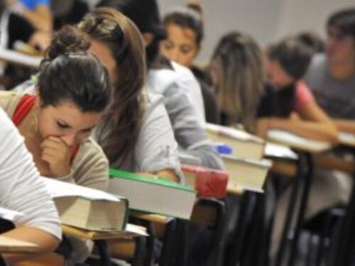 Coronavirus, la scuola pensa agli esami di maturità online