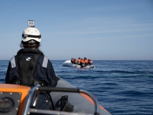 La Sea Watch soccorre 100 migranti vicino la Libia