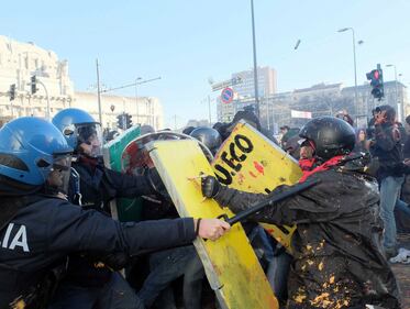 Milano, scontri al corteo 3