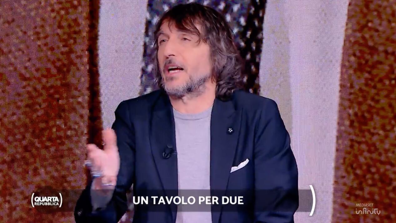 "Vannacci è pazzo". L'odio rosso sul generale e Cruciani: "Noi scortati da 120 agenti"