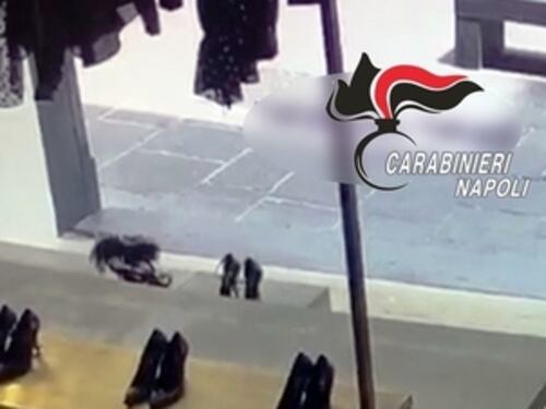 Napoli, rubava nei negozi di Chiaia anche con la nipotina in braccio