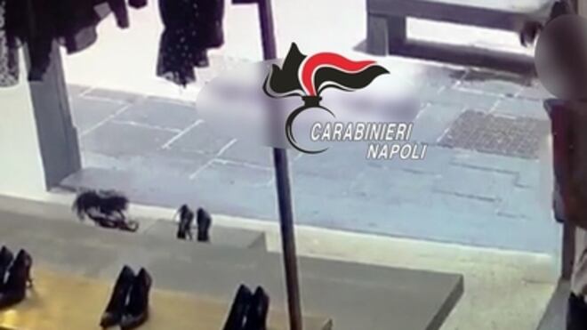 Napoli, rubava nei negozi di Chiaia anche con la nipotina in braccio