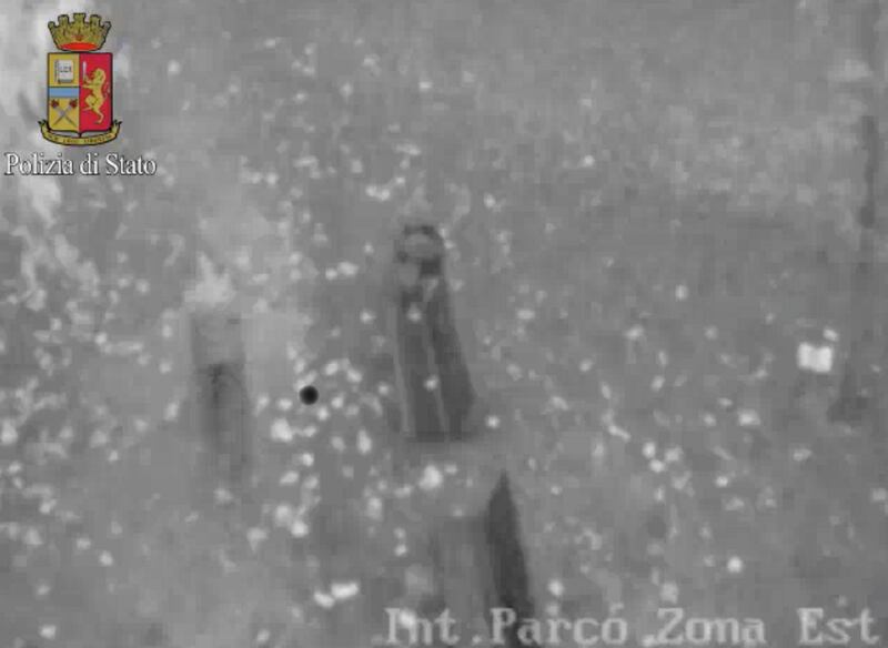 Omicidio Parco Litta, immagini del presunto assassino 6