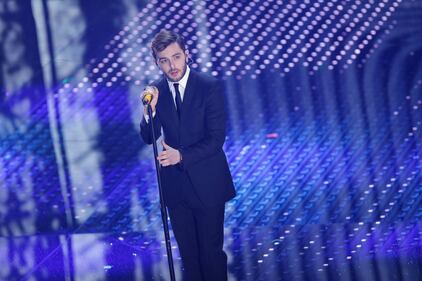Sanremo 2016: gli abiti della prima serata 74
