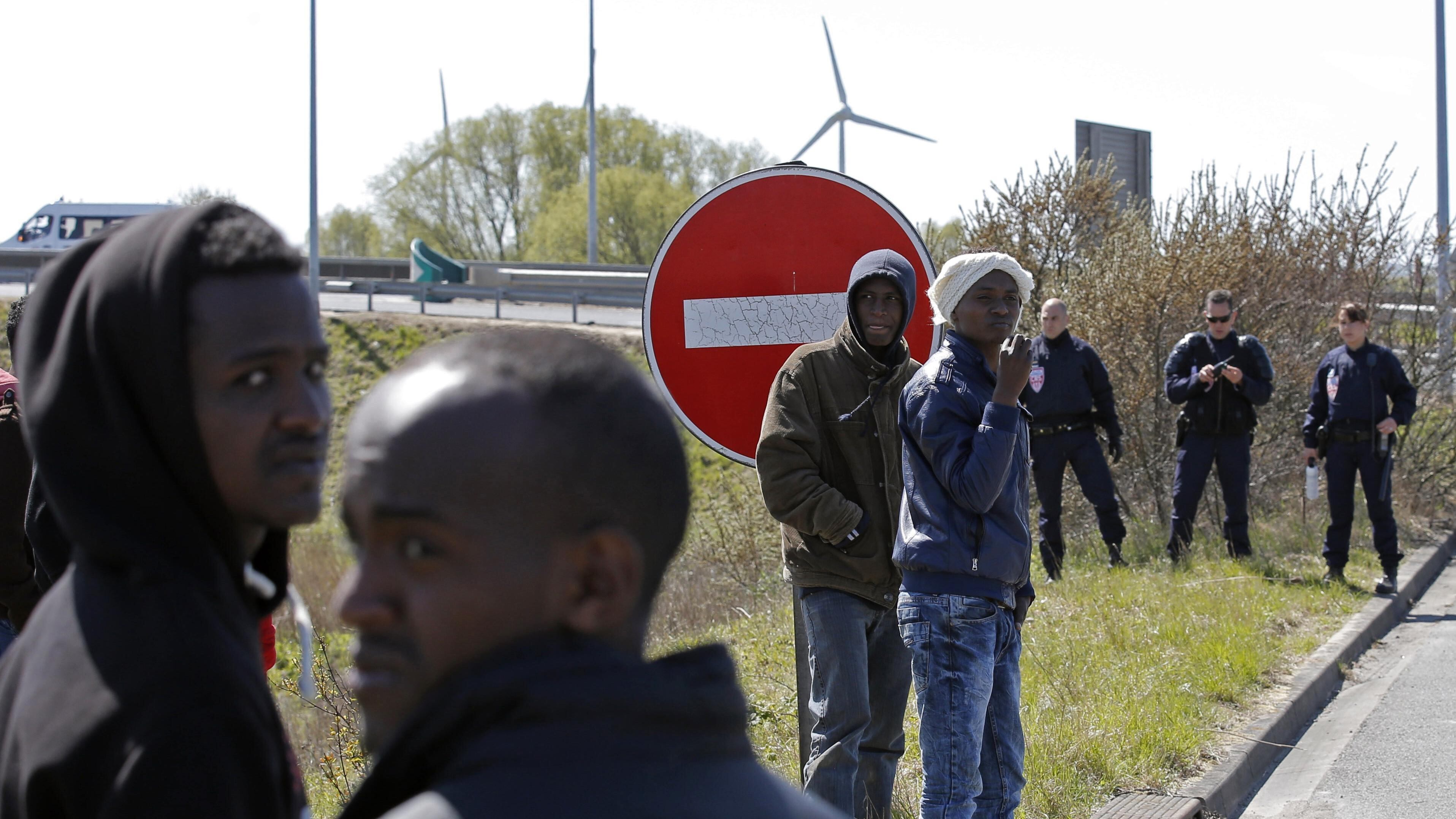 Quote immigrati, l'Ue cerca di mediare: "I criteri sono negoziabili"