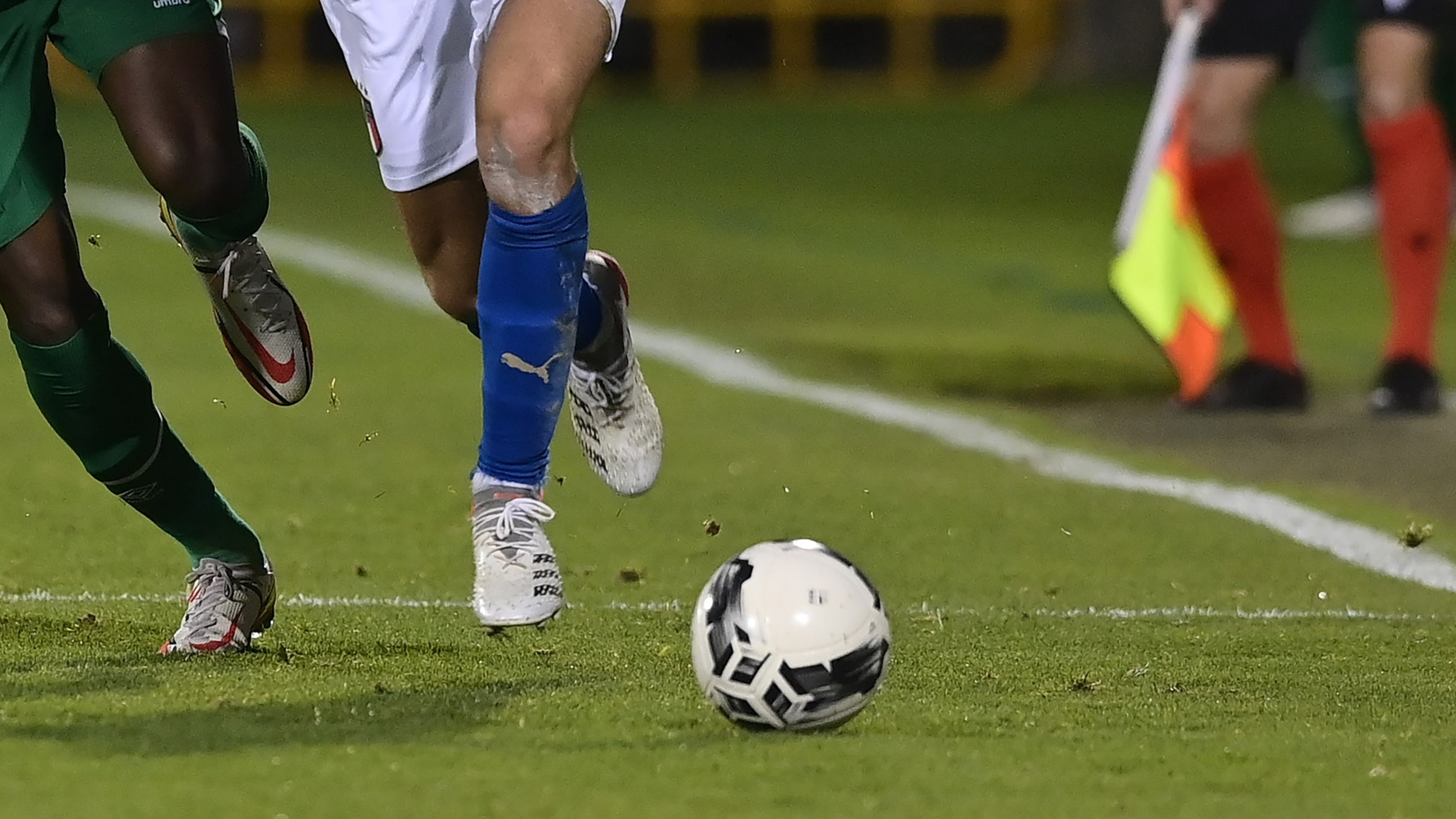 Nuovo scandalo nel calcio, indagati due procuratori big. Documenti chiesti a 11 club