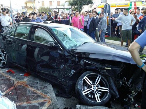 Auto piomba sul bar: travolti e uccisi quattro giovani