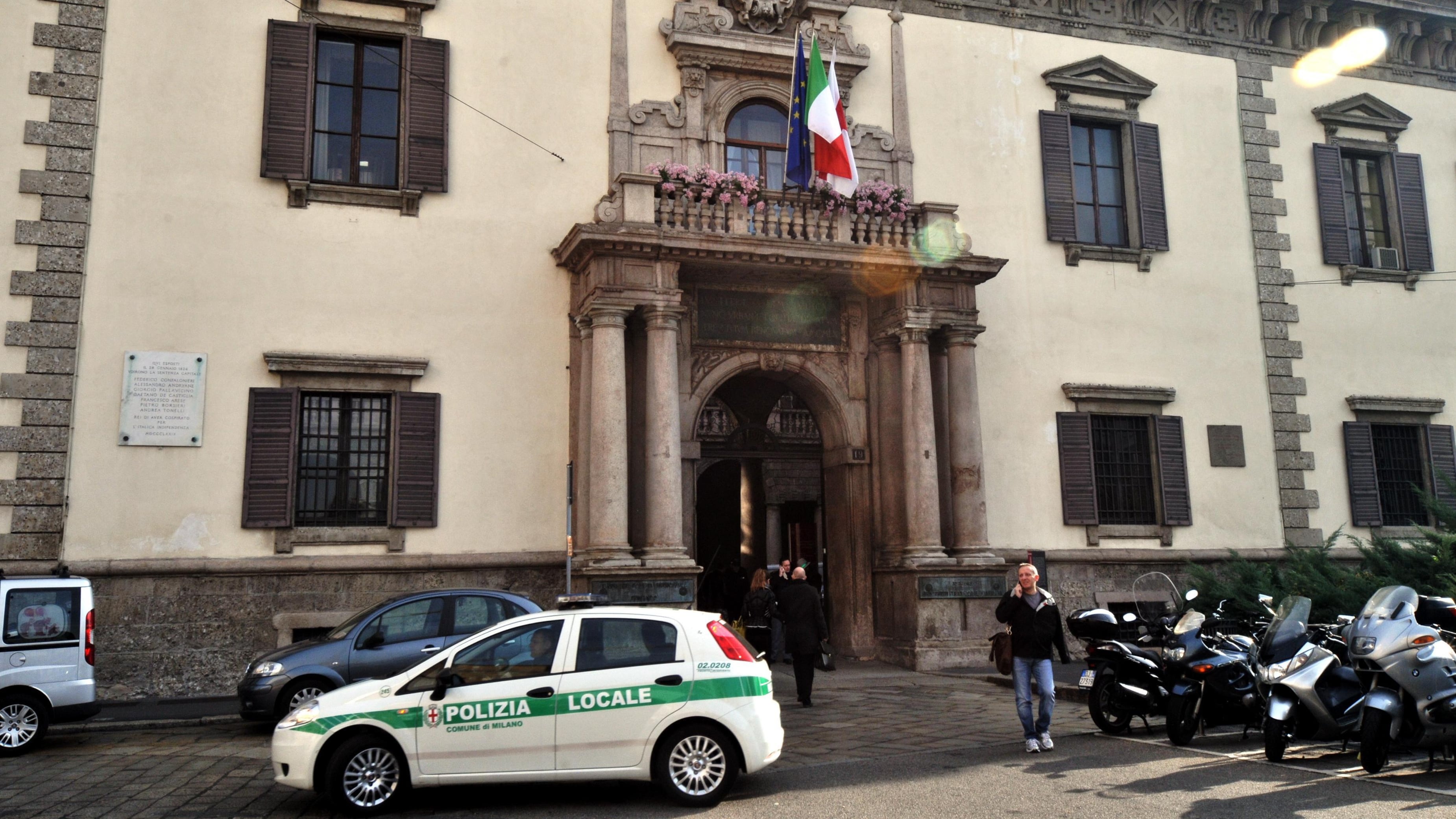 Si uccide un agente nel comando dei vigili: «Mi sento un fallito»
