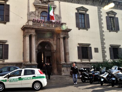 Si uccide un agente nel comando dei vigili: «Mi sento un fallito»