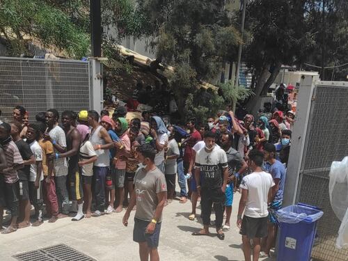 Lampedusa travolta dagli sbarchi: in 1.800 nell'hotspot