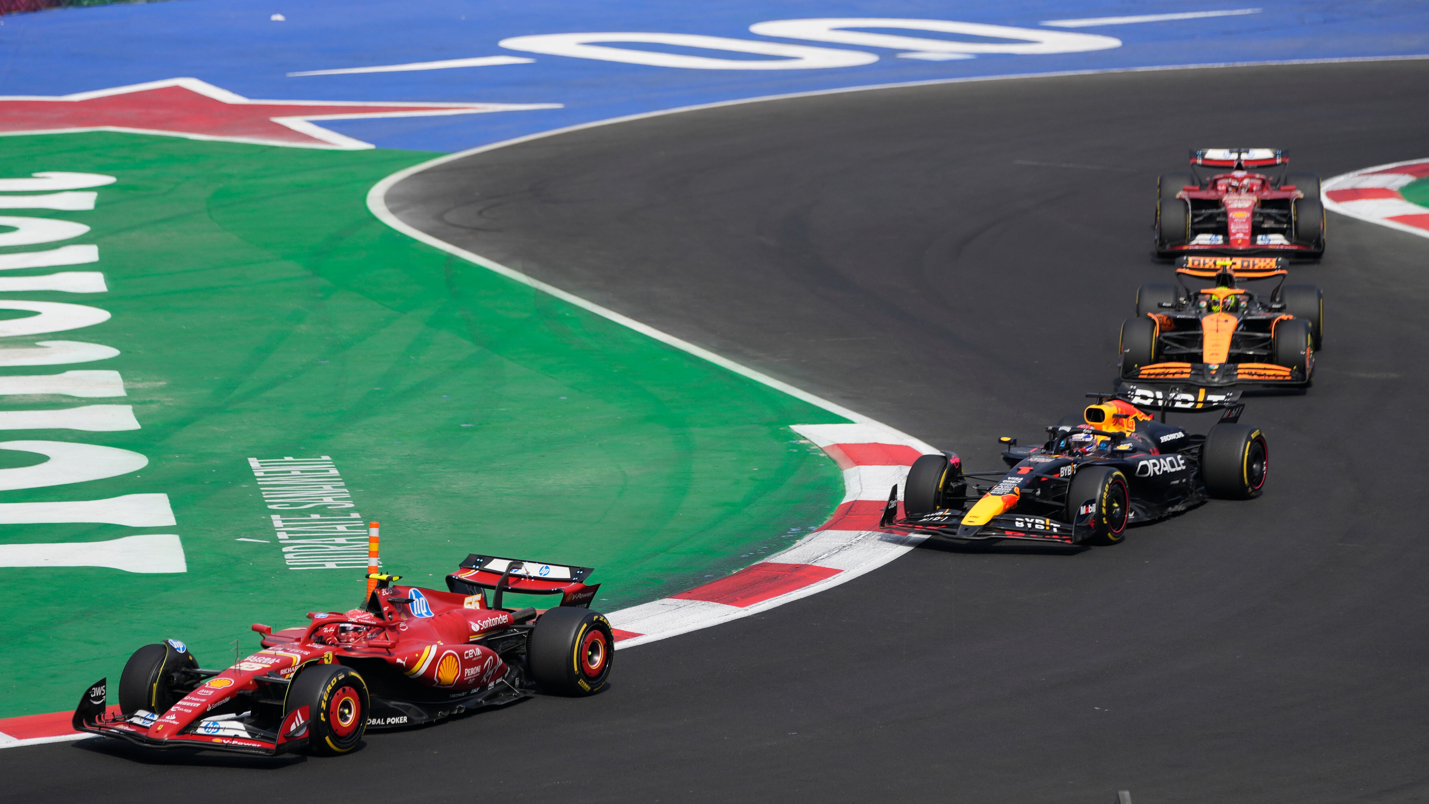 F1, Ferrari da urlo anche in Messico: domina Sainz, Leclerc beffato da Norris