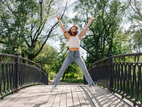 Jeans skinny la tendenza in vista dell'autunno. Gli outfit imperdibili a 50 anni