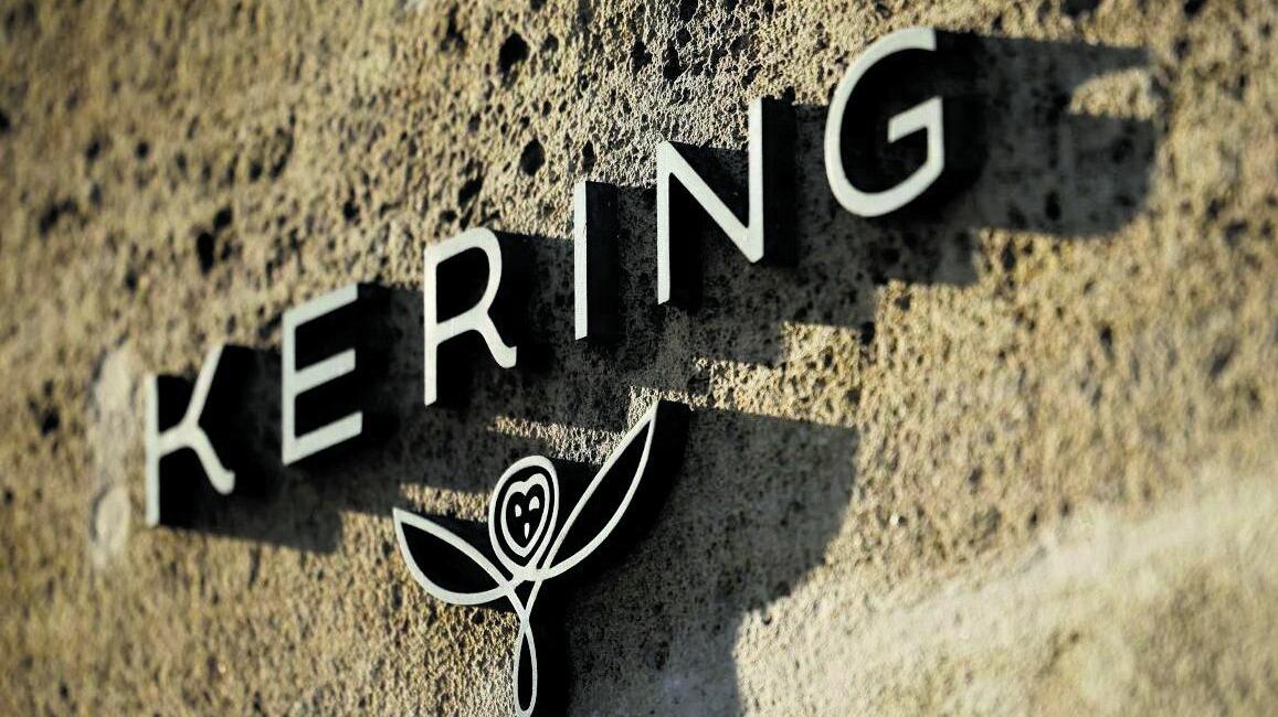Kering fa un make up da 4 miliardi. Pronta a vendere i trucchi a L’Oréal