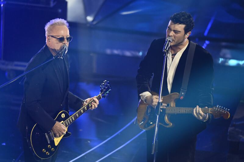Sanremo 2024: ecco il look della quarta serata del Festival dei The Kolors 1