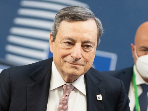 Draghi: "Troppe resistenze". Ma vede un'intesa per maggio "Cerco la pace, sentirò Putin"