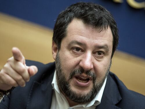 Stop alle imposte, mascherine gratis e consegne a casa: così i sindaci della Lega combattono il virus