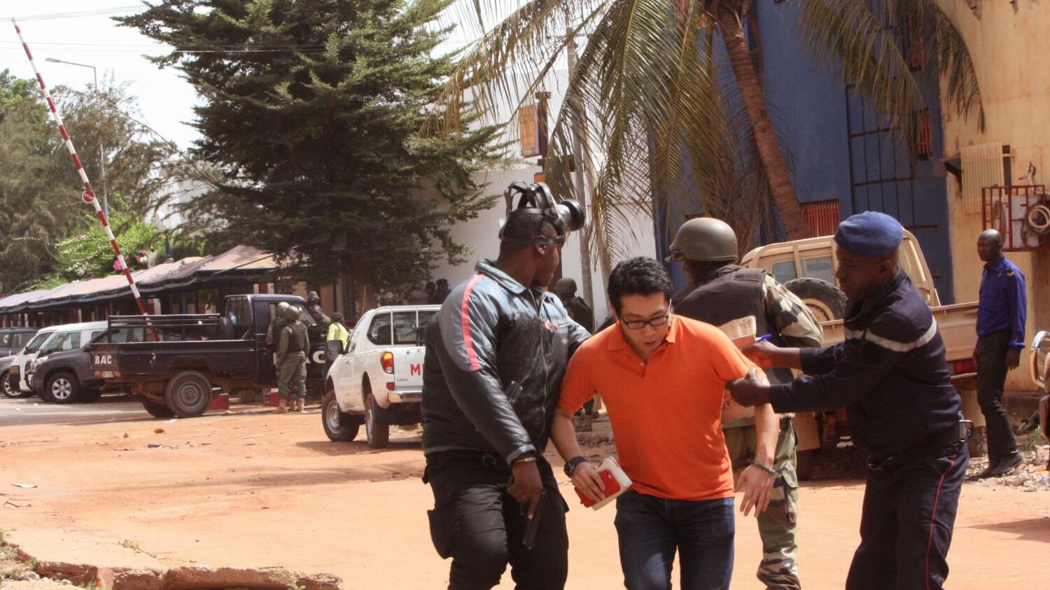 Mali, jihadisti in hotel di lusso "Liberano chi recita il Corano"