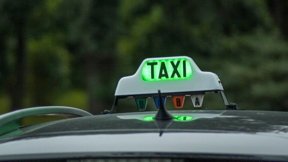 Napoli, smantellata organizzazione abusiva di radiotaxi