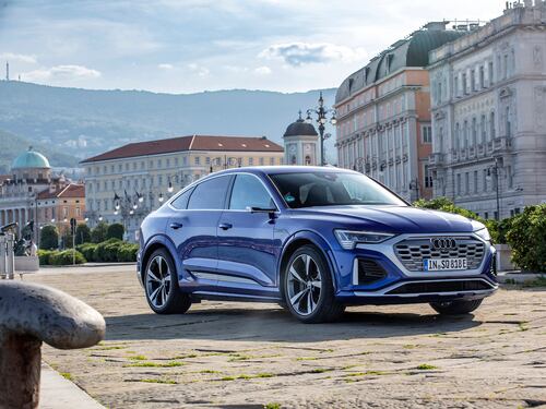 Audi SQ8 e-tron e Q8 e-tron: prova su strada e consumi del SUV elettrico