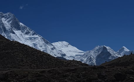 L'affollata strada che porta alla cima dell'Everest 20