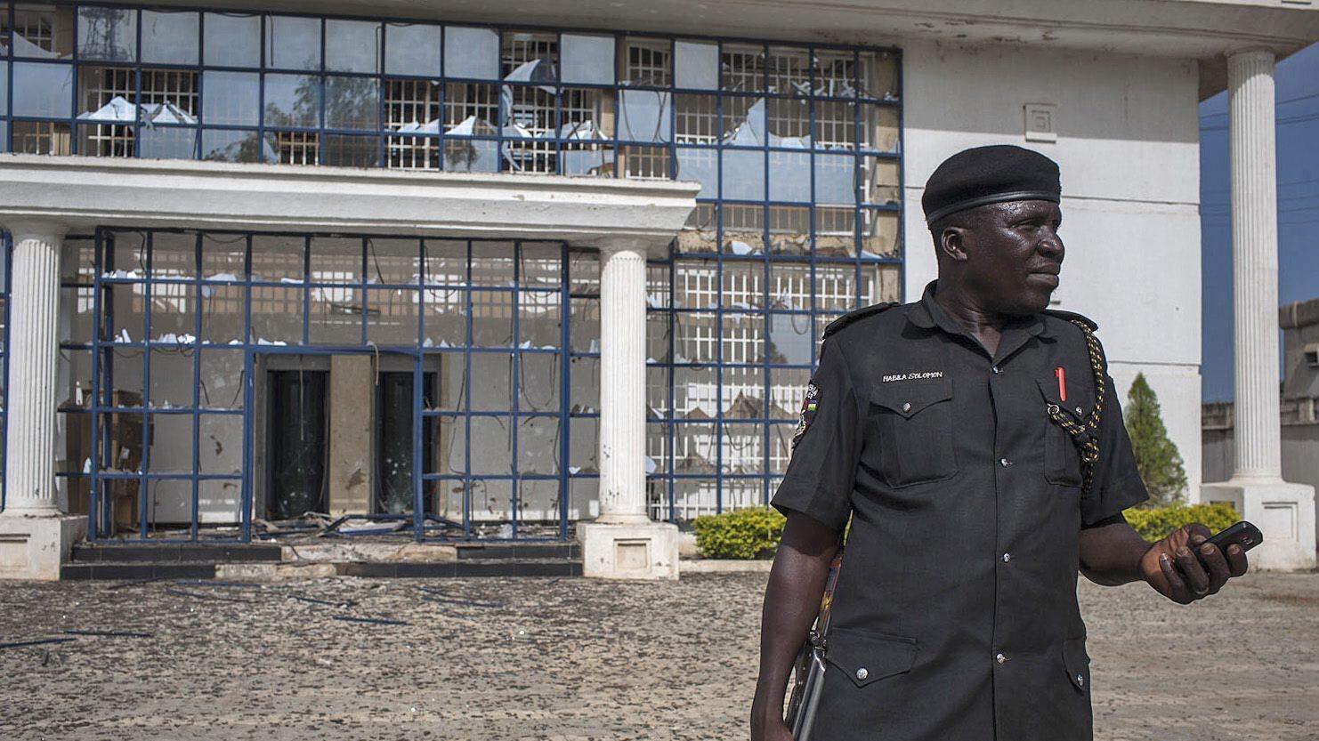 Nigeria, oltre 50 studenti uccisi in un college. Accuse a Boko Haram